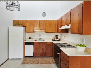 Photo #5: 23492761 Listing