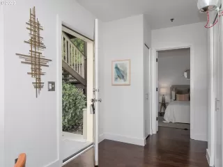 Photo #2: 23493426 Listing