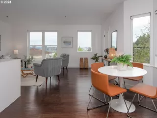 Photo #3: 23493426 Listing