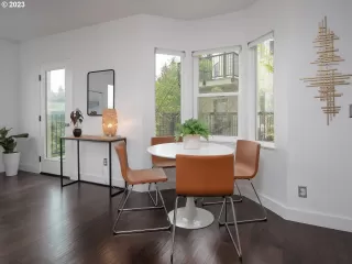 Photo #4: 23493426 Listing