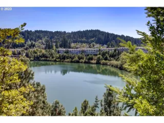 Photo #2: 23493738 Listing