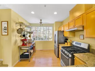 Photo #4: 23493738 Listing