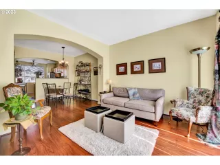 Photo #6: 23493738 Listing