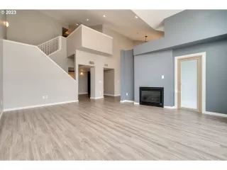 Photo #5: 23493863 Listing