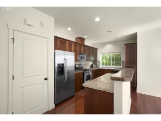 Photo #2: 23494363 Listing 