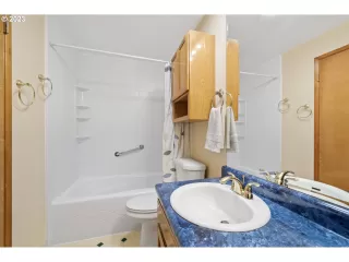 Photo #6: 23495513 Listing