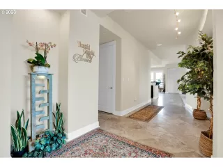 Photo #2: 23496526 Listing