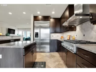 Photo #5: 23496526 Listing