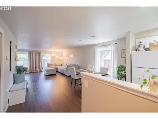 Photo #3: 23497816 Listing