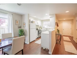 Photo #4: 23497816 Listing