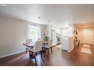 Photo #5: 23497816 Listing