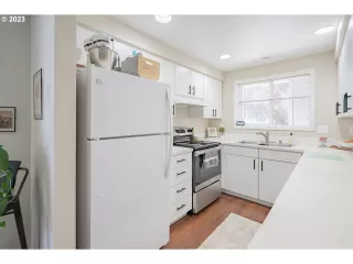 Photo #6: 23497816 Listing