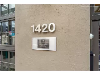 Photo #4: 23498073 Listing