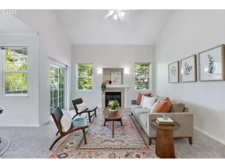 Photo #5: 23498652 Listing