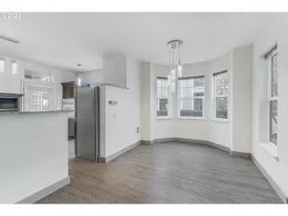 Photo #5: 23499404 Listing