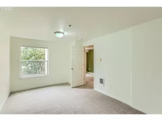 Photo #4: 23499963 Listing 