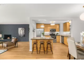 Photo #3: 23500462 Listing