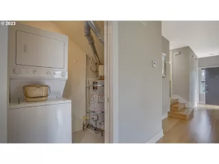 Photo #3: 23500871 Listing