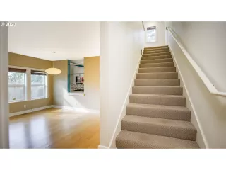 Photo #6: 23500871 Listing