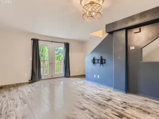 Photo #3: 23500907 Listing