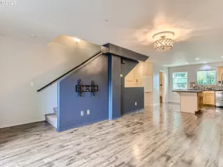 Photo #4: 23500907 Listing