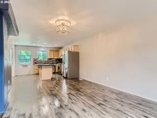 Photo #5: 23500907 Listing