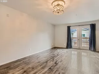 Photo #6: 23500907 Listing