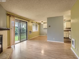 Photo #5: 23502073 Listing