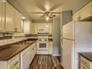 Photo #6: 23502073 Listing