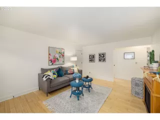 Photo #3: 23502799 Listing