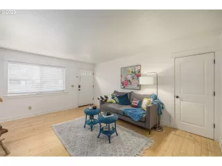 Photo #4: 23502799 Listing