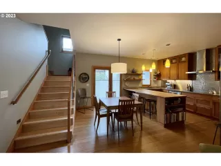 Photo #2: 23502936 Listing