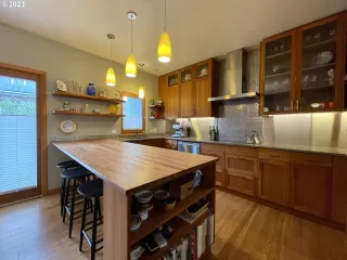 Photo #4: 23502936 Listing