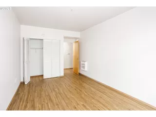 Photo #2: 235032452 Listing