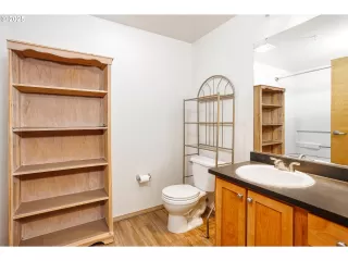 Photo #3: 235032452 Listing