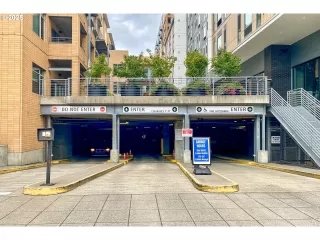 Photo #4: 235032452 Listing