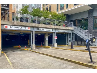 Photo #5: 235032452 Listing