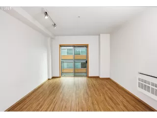 Photo #6: 235032452 Listing