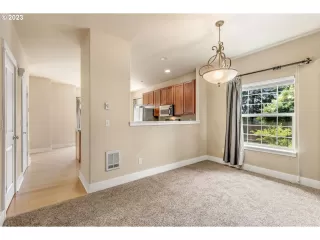 Photo #6: 23503289 Listing