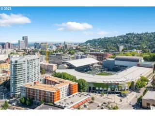 Photo #2: 23504272 Listing