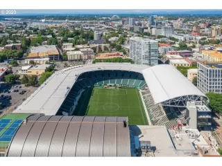 Photo #5: 23504272 Listing