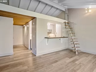 Photo #2: 23504498 Listing