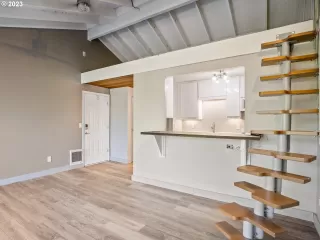 Photo #3: 23504498 Listing