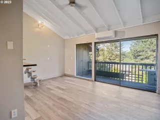 Photo #4: 23504498 Listing