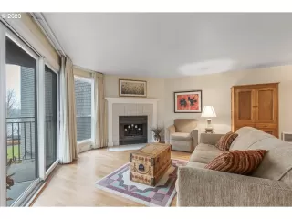 Photo #5: 23504968 Listing