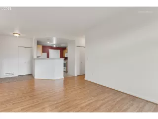 Photo #6: 23505001 Listing