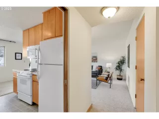 Photo #3: 23505061 Listing