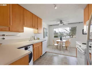 Photo #4: 23505061 Listing