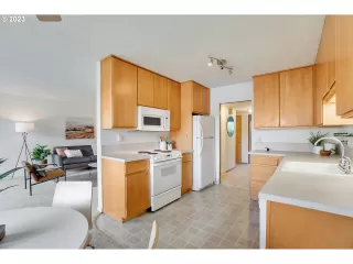 Photo #6: 23505061 Listing