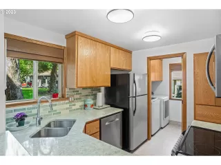 Photo #2: 23505752 Listing 